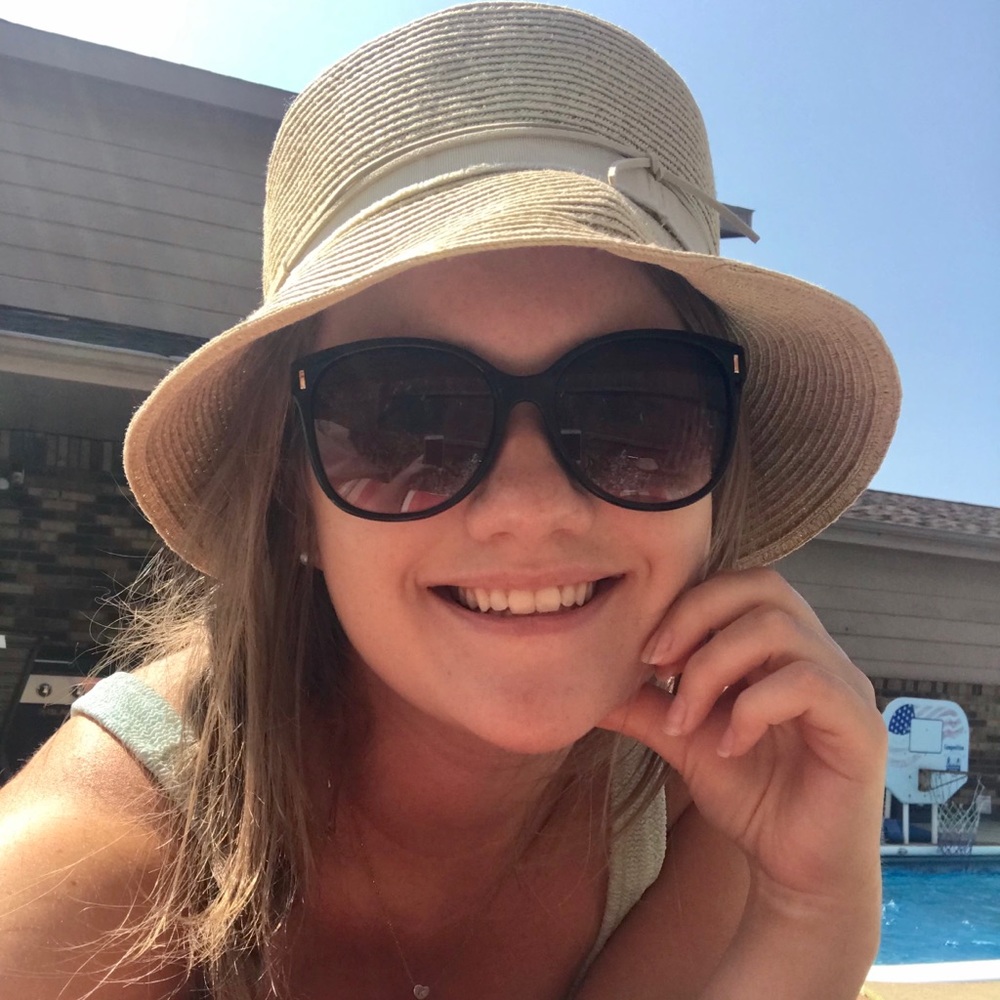 Meet your Posher, Abigail